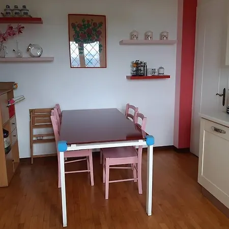 Apartment La Finestra Sul - In Con Vista E Posto Auto Coperto