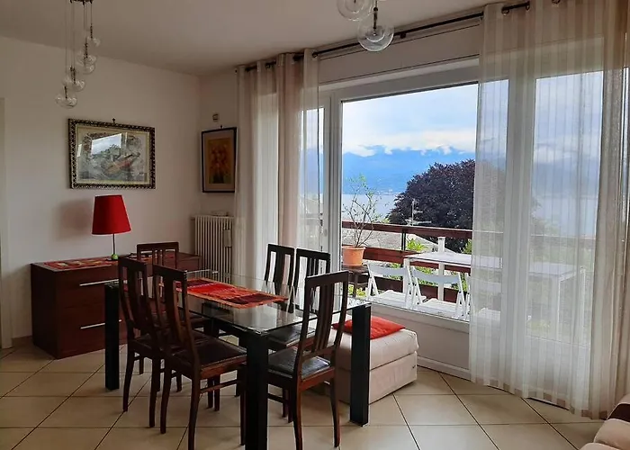 Apartment La Finestra Sul - In Con Vista E Posto Auto Coperto Stresa