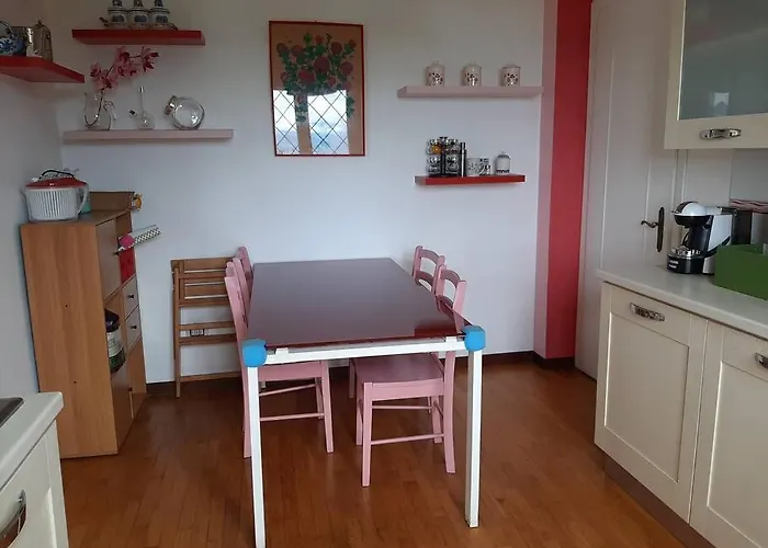 Apartment La Finestra Sul - In Con Vista E Posto Auto Coperto