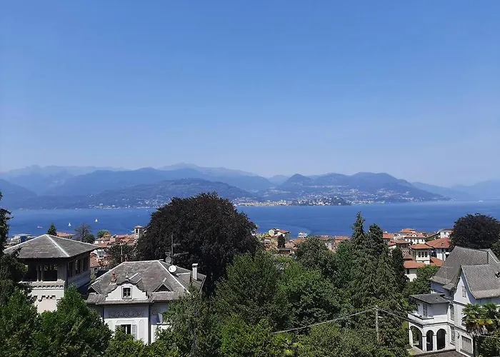 アパート La Finestra Sul - In Con Vista E Posto Auto Coperto ストレーザ